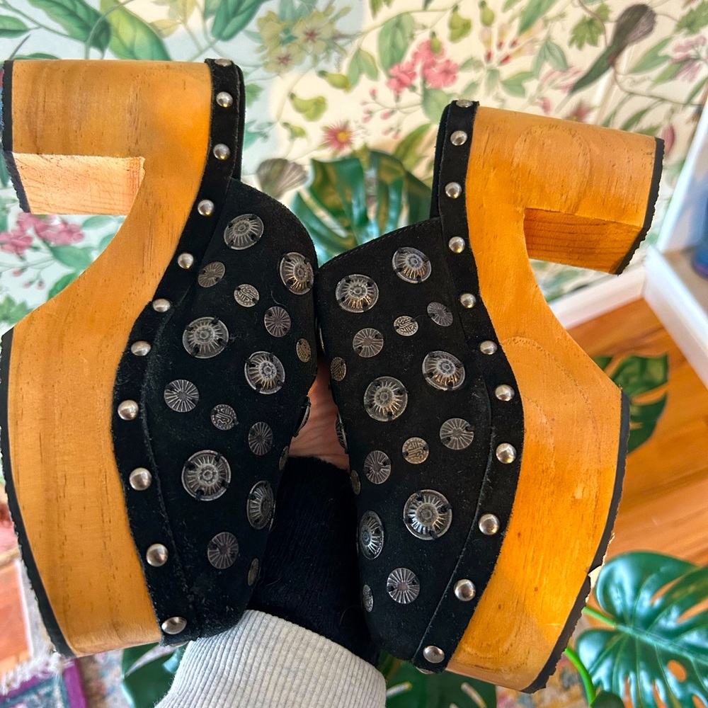 NWT FRee🔥People Black/Tan Studded Clogs SIZE 7.5
